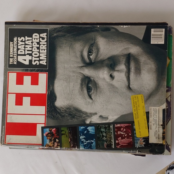 Set of 5 Vintage Life Magazines, The Year in Pictures, '83, '84, '95, '96, '99 - Picture 10 of 12